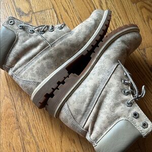 Timberland 6” Floral Combat Boots - RARE Limited Edition 6248B